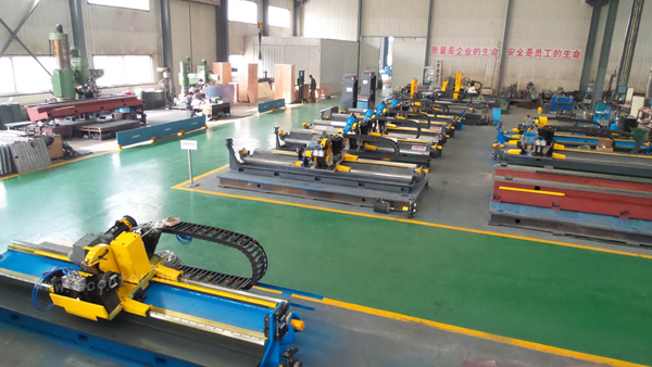 Tube cutting machine at tube cutting machine