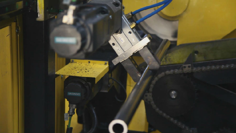Pipe cutting machine