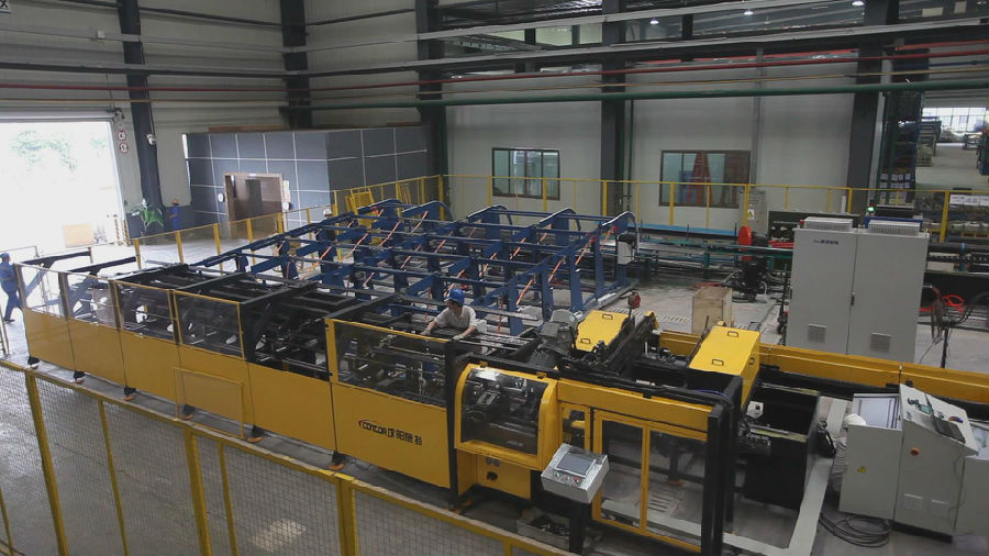 automatic feeding and cutting machine