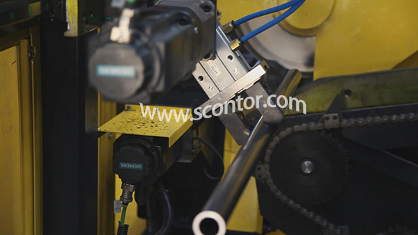 Steel pipe automatic cutting machine