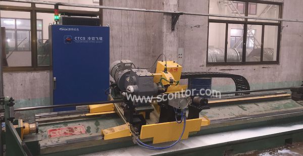 Steel pipe flying saw machine